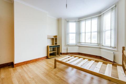 3 bedroom house to rent, Squires Lane, Finchley, London, N3