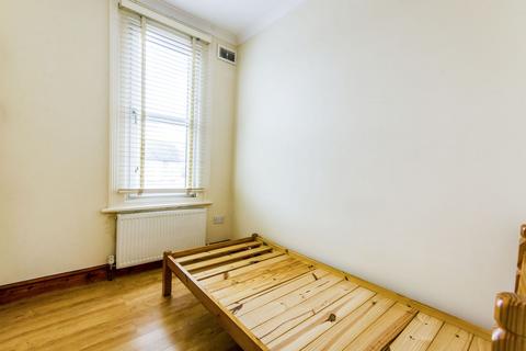 3 bedroom house to rent, Squires Lane, Finchley, London, N3