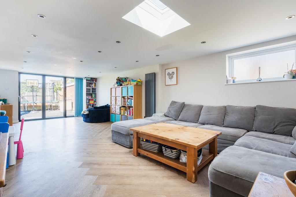 Cromarty Rise, Dronfield S18 - View 2