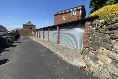 Garage to rent, Listers Lane, Gateshead NE9 5NL