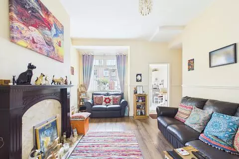 2 bedroom terraced house for sale - View 3