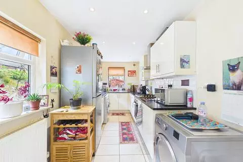 2 bedroom terraced house for sale - View 4