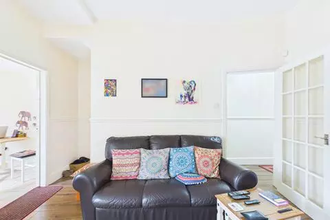 2 bedroom terraced house for sale - View 5