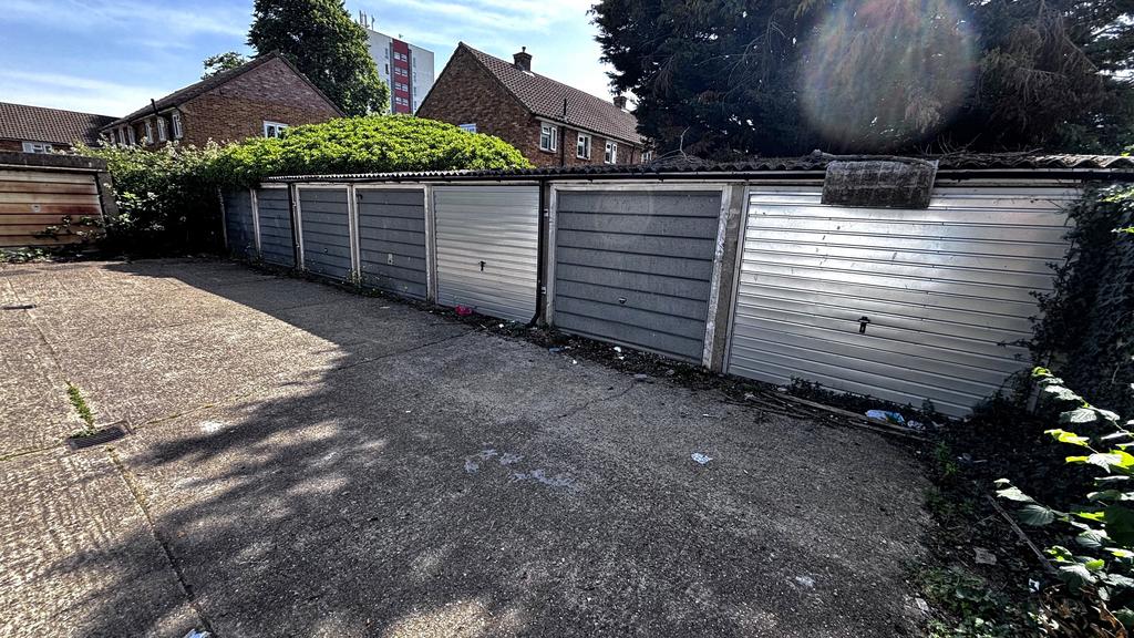 Garage Compound at Reddington Drive, Berkshire, SL3 7QT - View 4