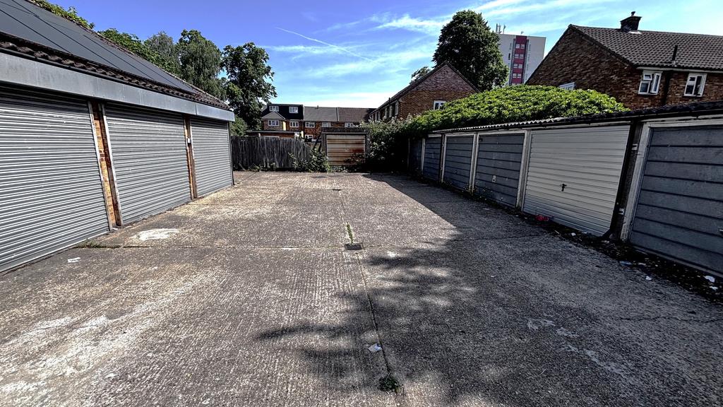 Garage Compound at Reddington Drive, Berkshire, SL3 7QT - View 5