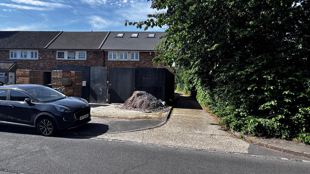 Garage Compound at Reddington Drive, Berkshire, SL3 7QT - View 6