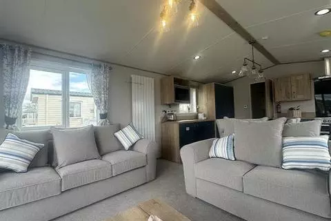 2 bedroom lodge for sale