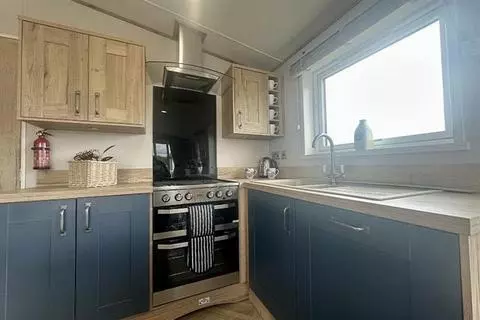 2 bedroom lodge for sale - View 2