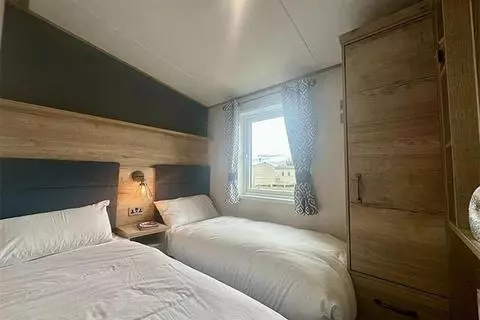 2 bedroom lodge for sale - View 5