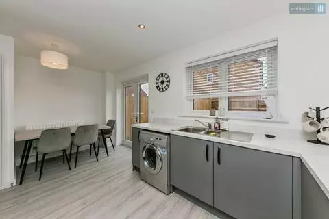 3 bedroom semi-detached house for sale - View 4