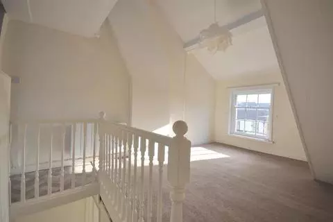 2 bedroom apartment to rent - View 4