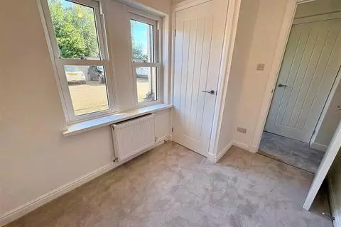 2 bedroom flat to rent - View 2