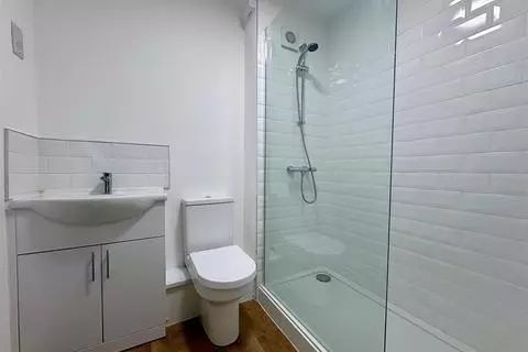 2 bedroom flat to rent - View 4