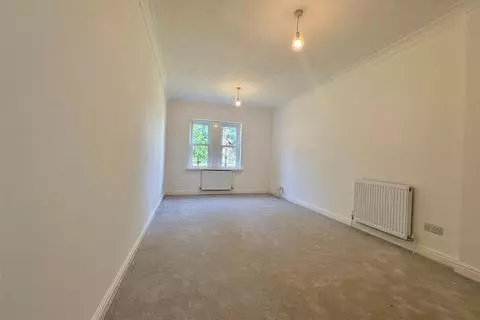 2 bedroom flat to rent - View 5