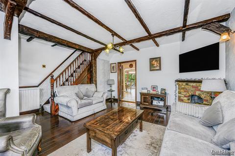 4 bedroom house for sale, Mead Crescent, Chingford