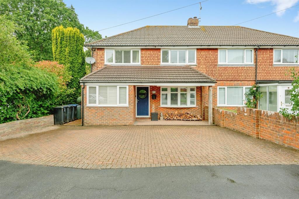 3 bedroom semi-detached house for sale