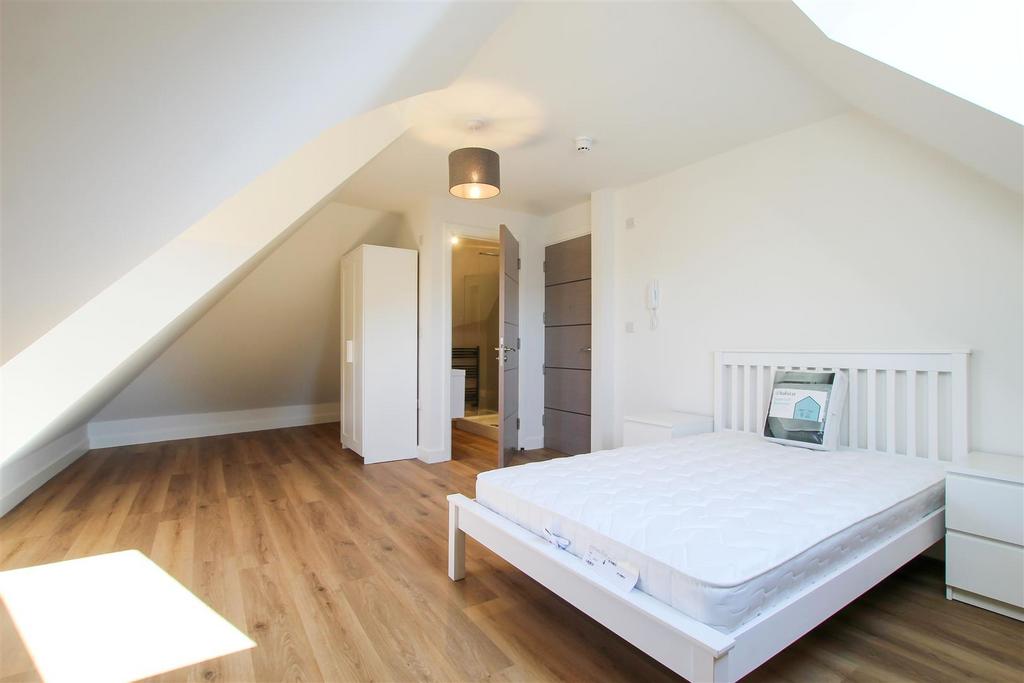 1 bedroom in a house share to rent