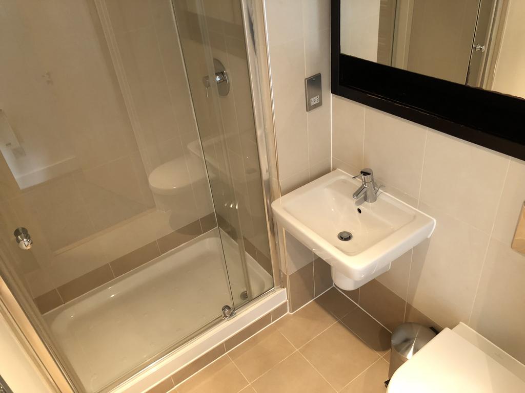 Apartment in Leeds, West Yorkshire - View 5