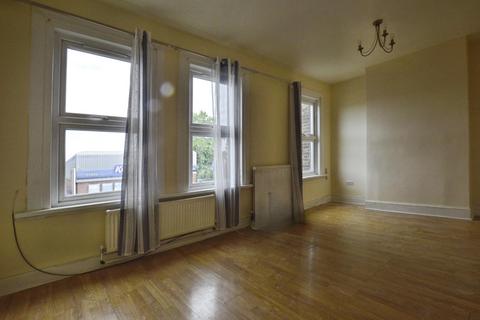 2 bedroom flat for sale, Lea Bridge Road, London E10 7LN