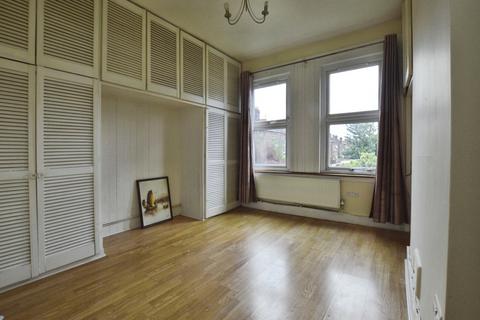 2 bedroom flat for sale, Lea Bridge Road, London E10 7LN