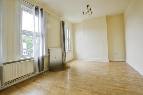 2 bedroom flat for sale, Lea Bridge Road, London E10 7LN