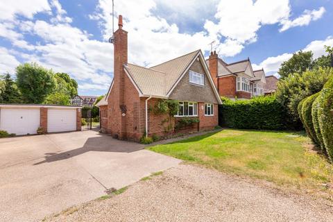 3 bedroom detached house for sale, Ray Park Avenue, Maidenhead SL6