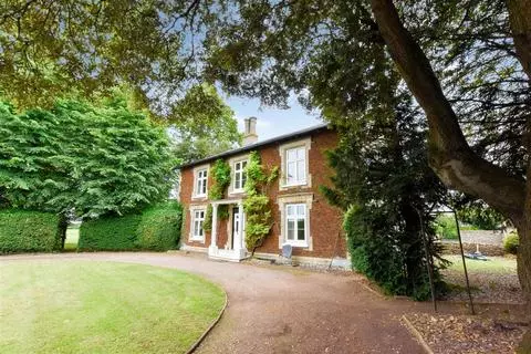 4 bedroom detached house to rent - View 2