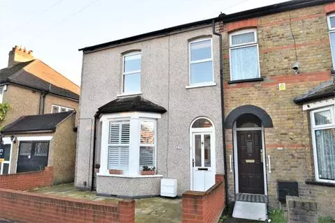 4 bedroom semi-detached house to rent - View 2