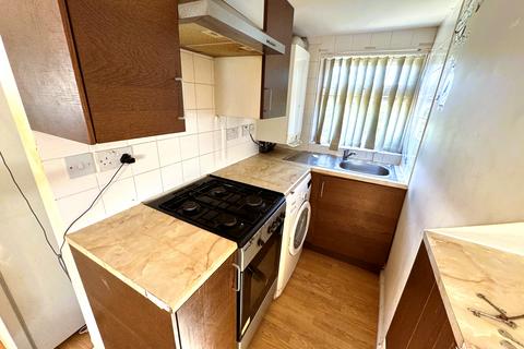 Studio to rent, Northbrook Road, Ilford IG1