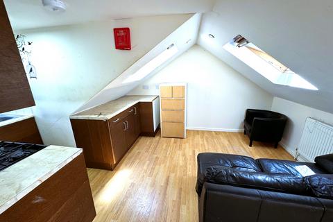 Studio to rent, Northbrook Road, Ilford IG1