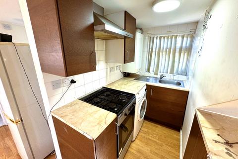 Studio to rent, Northbrook Road, Ilford IG1