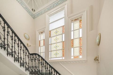 2 bedroom flat for sale, Goldhawk Road, London W6