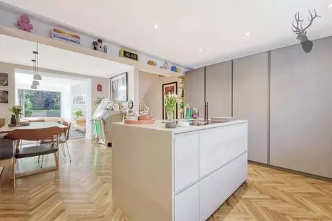 3 bedroom terraced house to rent - View 4