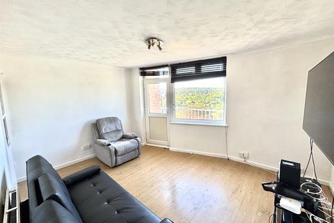 2 bedroom house to rent, Plowright Mount, Sheffield, S14