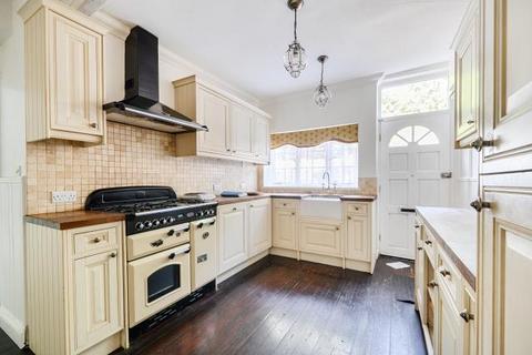 2 bedroom maisonette for sale, High Street, Amersham