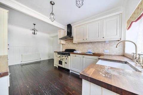 2 bedroom maisonette for sale, High Street, Amersham