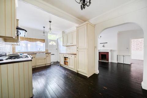 2 bedroom maisonette for sale, High Street, Amersham