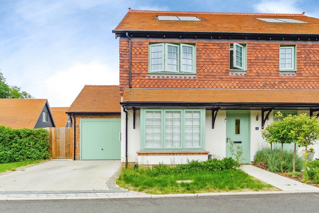 3 bedroom semi-detached house for sale