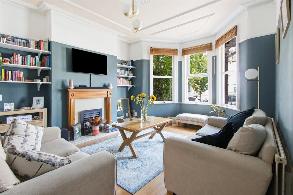 2 bedroom maisonette for sale
