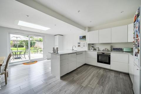 Woodlands Avenue, London