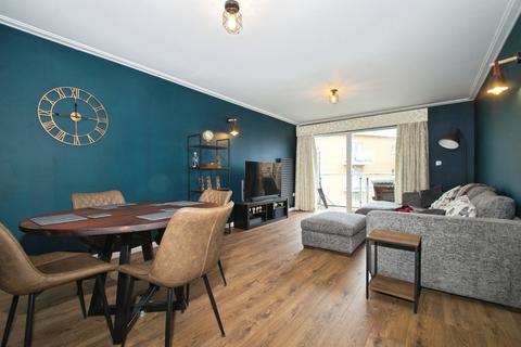 1 bedroom flat for sale, Taliesin Court, Chandlery Way, Cardiff, CF10