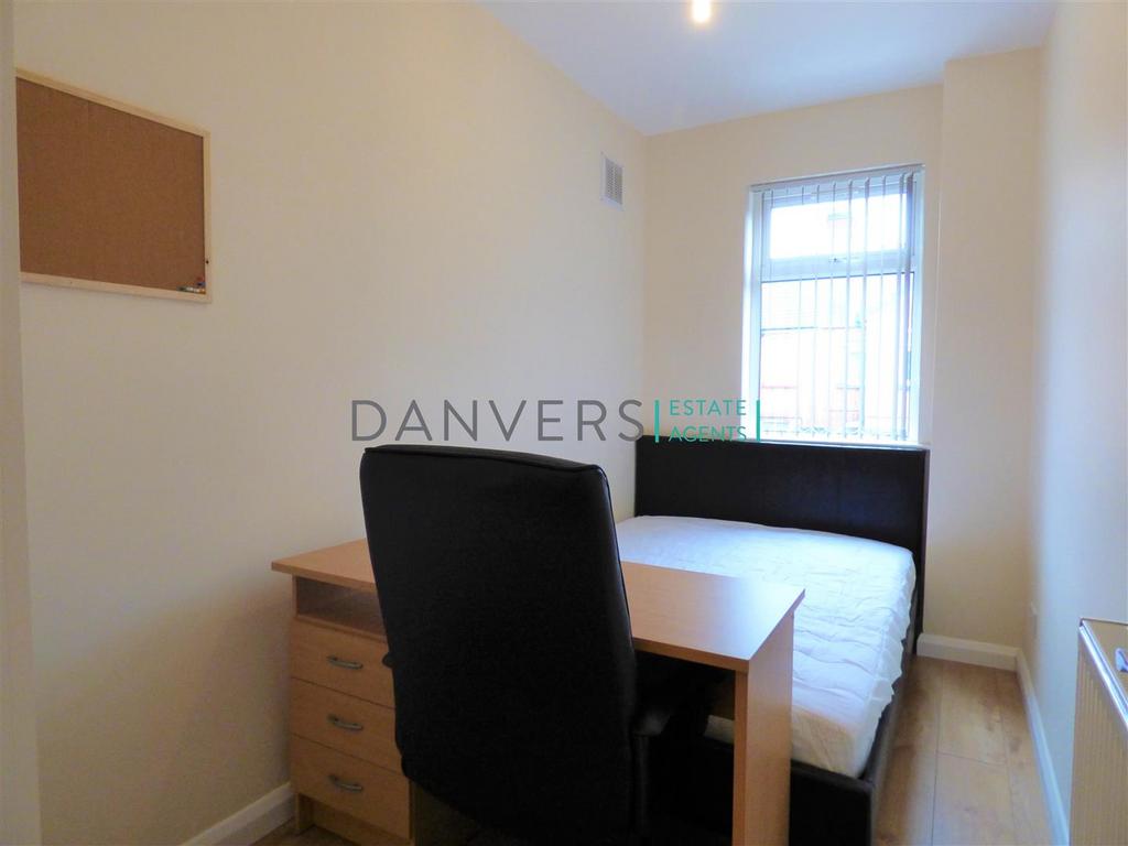 Bruce Street, Leicester LE3 – další