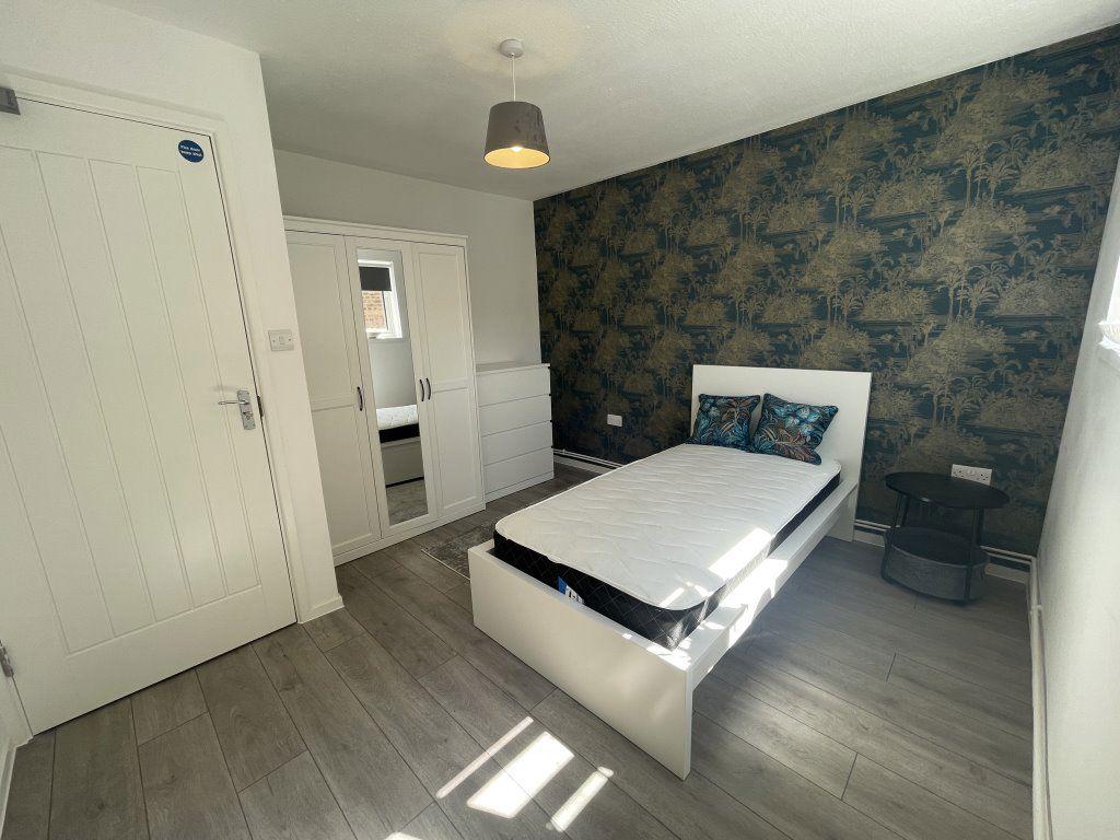 1 bedroom in a house share to rent