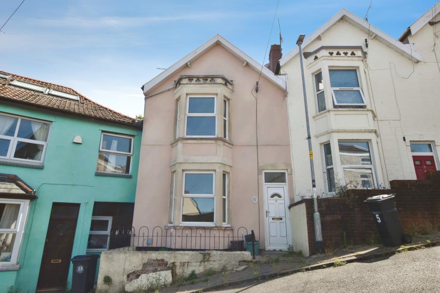 2 bedroom end of terrace house to rent