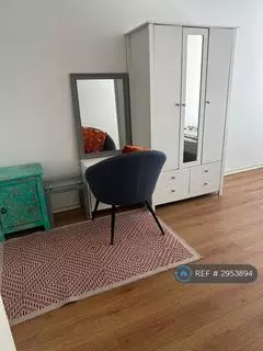 1 bedroom in a flat share to rent - View 2