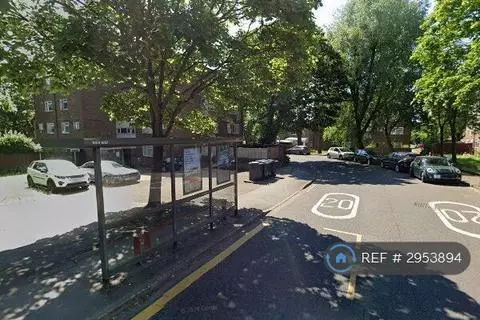 1 bedroom in a flat share to rent - View 3