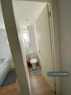 1 bedroom in a flat share to rent - View 4