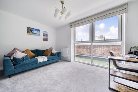 2 bedroom apartment for sale, Madeira Walk, Ascot