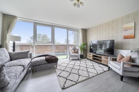 2 bedroom apartment for sale, Madeira Walk, Ascot