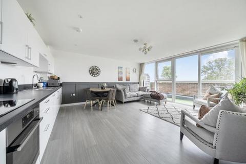 2 bedroom apartment for sale, Madeira Walk, Ascot